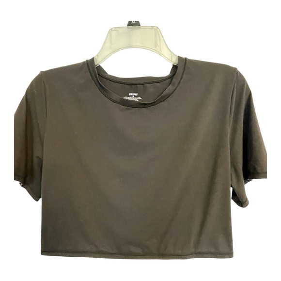 SKIMS Tops - SKIMS black Fitted Crop T-Shirt Short Sleeve